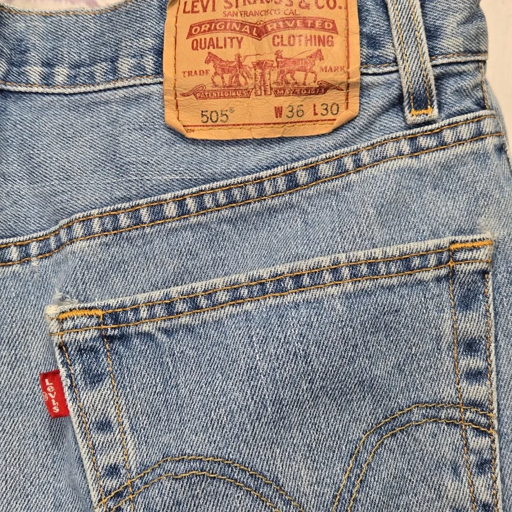 Levis 505 Regular Fit Jeans Mens 36x30 Light Wash Blue Denim Made in USA Vintage
